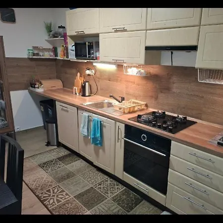 3 Izbovy Marina Apartamento *